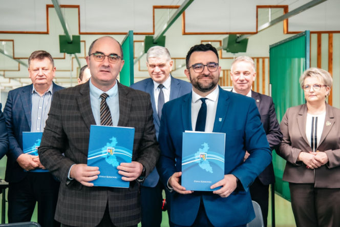 Powiat rzeszowski i łańcucki z porozumieniem o wsparciu w kryzysach. Chodzi o sprzęt, logistykę i ewakuację