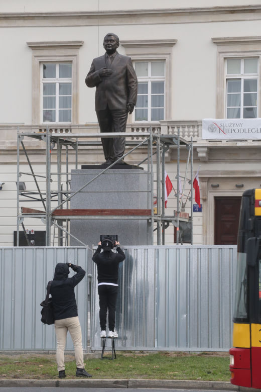 Kaczyński stanął na placu Piłsudskiego