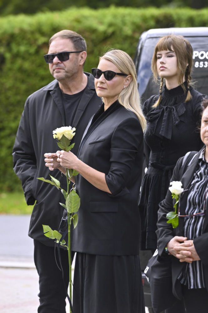 Zaskakujący widok na pogrzebie Frycza. Pojawili się żołnierze