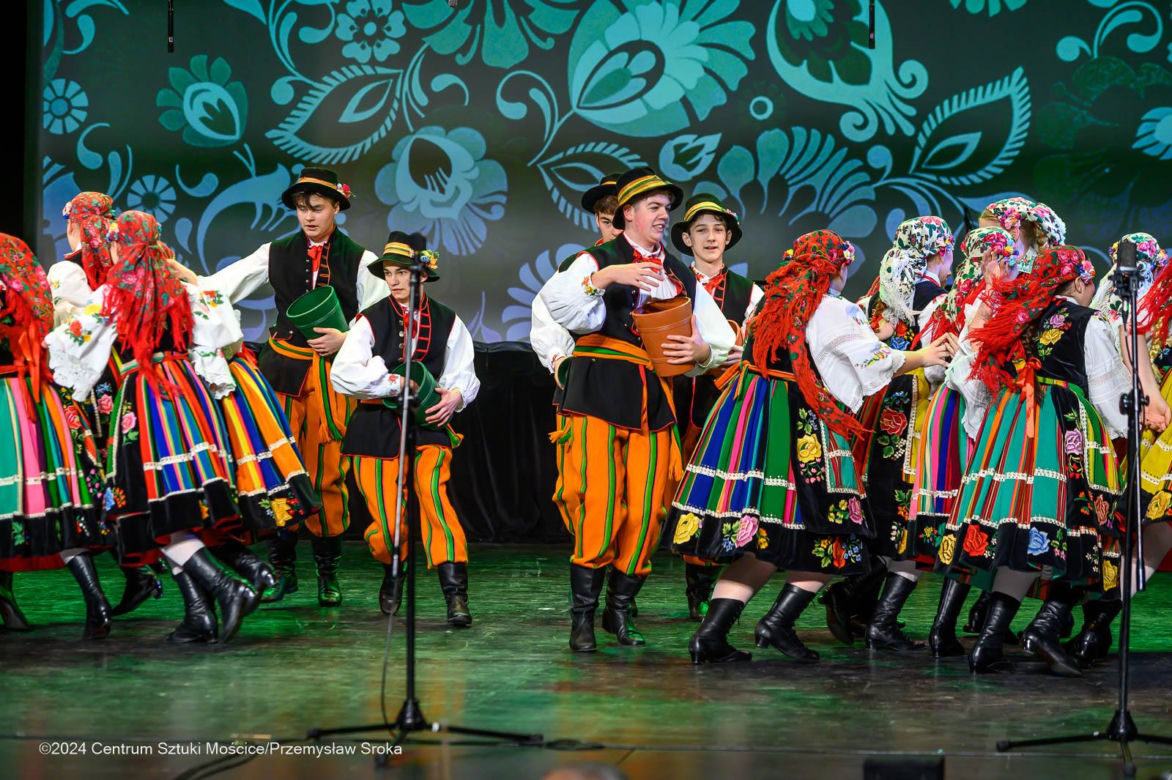 Koncert wielkanocny Zespołu Pieśni i Tańca Świerczkowiacy w Centrum Sztuki Mościce
