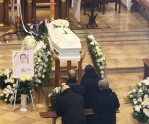 Pogrzeb 11-letniego aktora. Nikodem Marecki spoczął w białej trumnie. Żegnały go tłumy