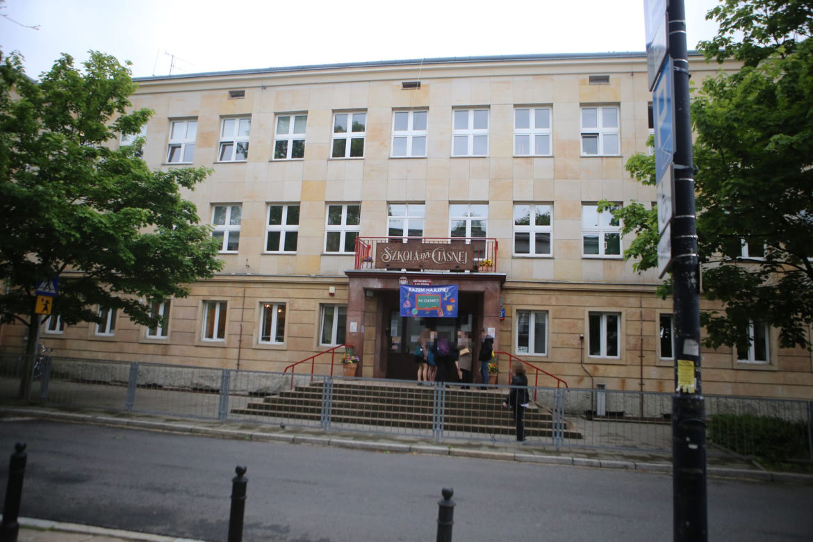 Alarmy bombowe w warszawskich szkołach