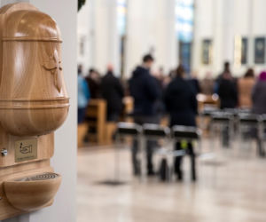 Bezdotykowe Kropielnice w sanktuarium w Łagiewnikach
