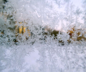 Siarczysty mróz rozlewa się po Polsce. IMGW wydało kolejne alerty