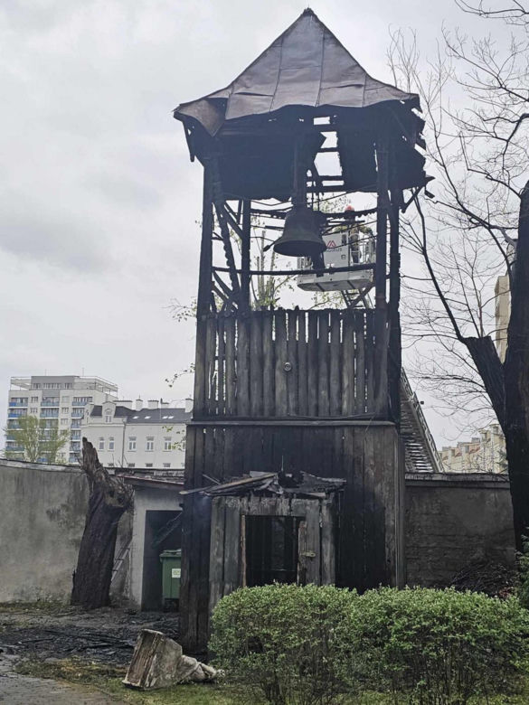 Ktoś podpalił zabytkową drewnianą mającą 208 lat dzwonnicę
