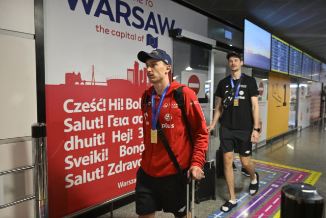 Złoci siatkarze po perypetiach wrócili do Polski