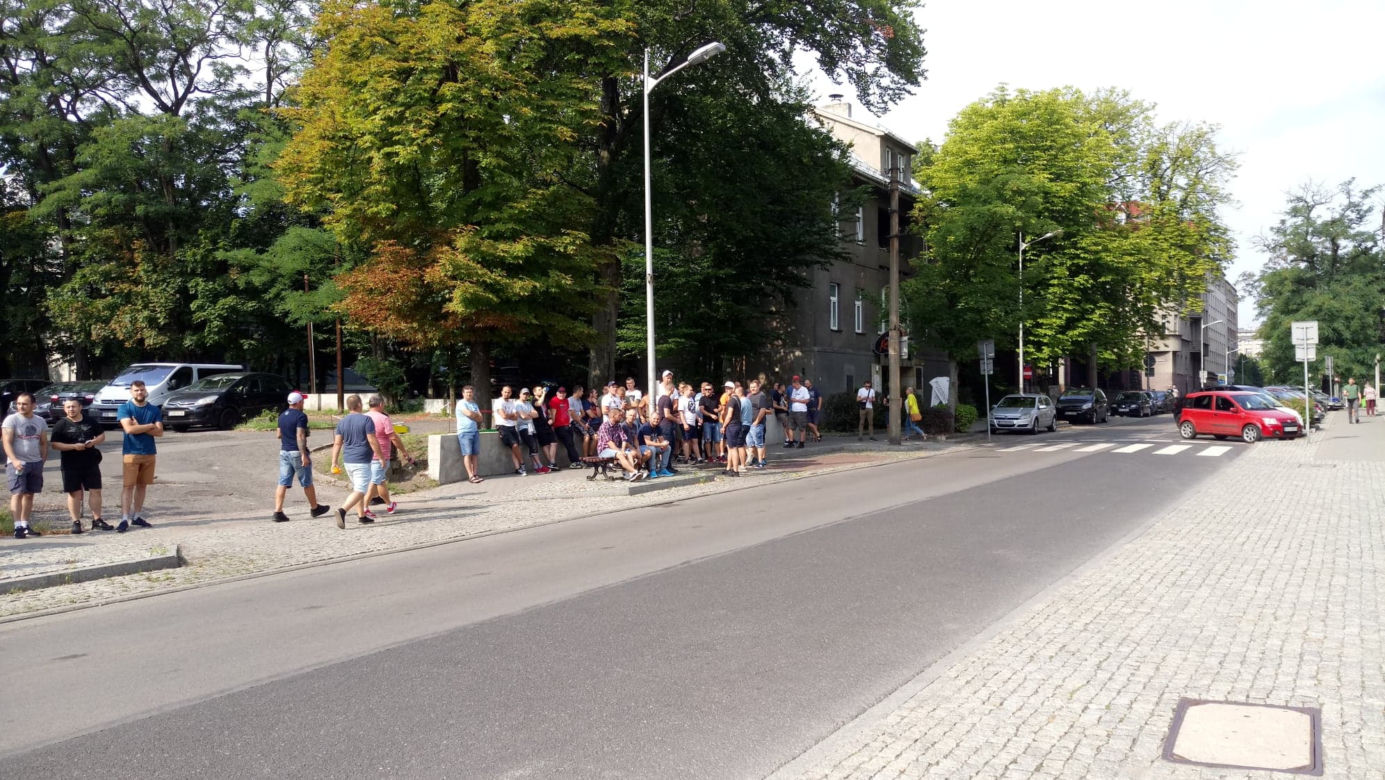 Górniczy protest przed siedzibą PGG. "Chcemy podwyżek!" [ZDJĘCIA]