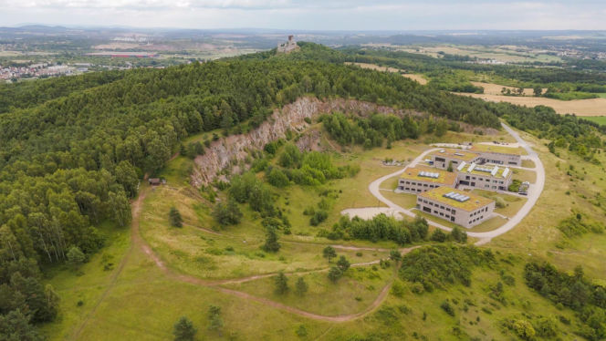 Nowoczesne centrum badawcze w nieczynnym kamieniołomie. Chęciny
