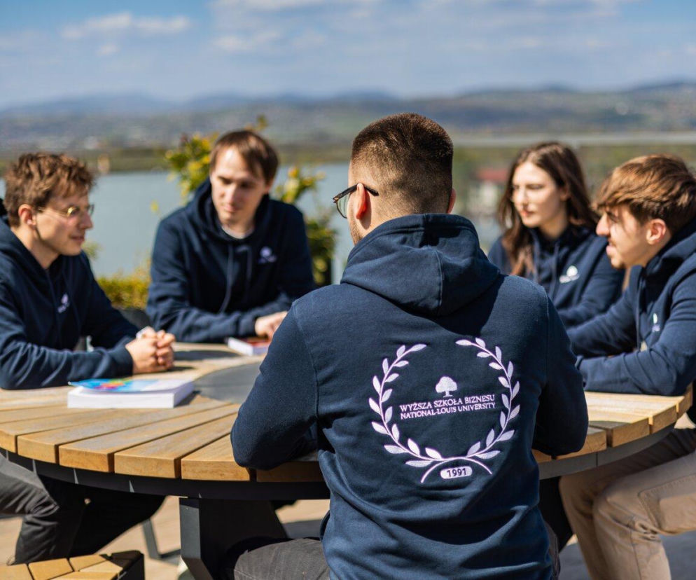 Studia stacjonarne w WSB-NLU. Wybierz kierunek i rozwijaj przyszłą karierę