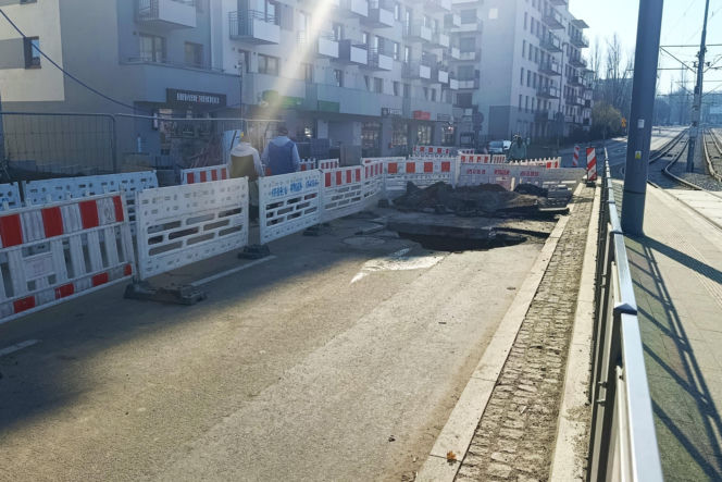 Zapadlisko na al. Powstańców Wlkp.