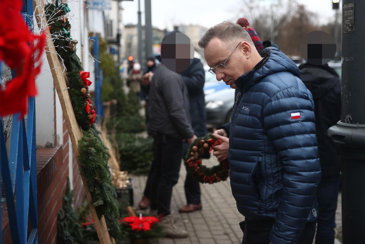 Prezydent Andrzej Duda podczas przedświątecznych zakupów na Nowym Kleparzu w Krakowie