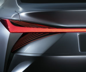 Lexus LS+