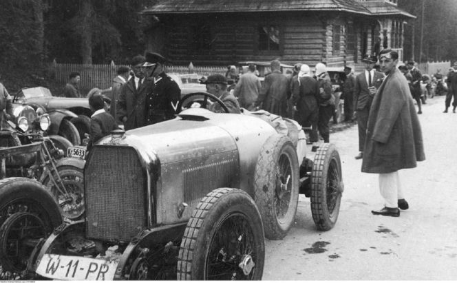 To najwyżej położona droga w Polsce, ale nie każdy tam wjedzie. Trasa słynie z prestiżowego wyścigu