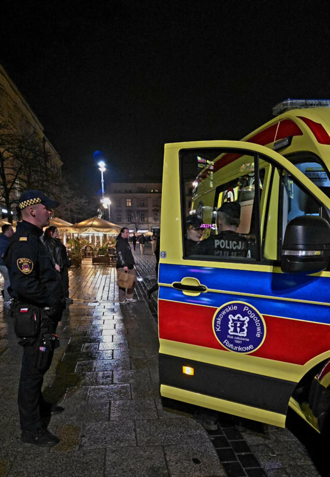 Kobieta pobita i spryskana gazem na rynku w Krakowie. Miała rozerwane ucho