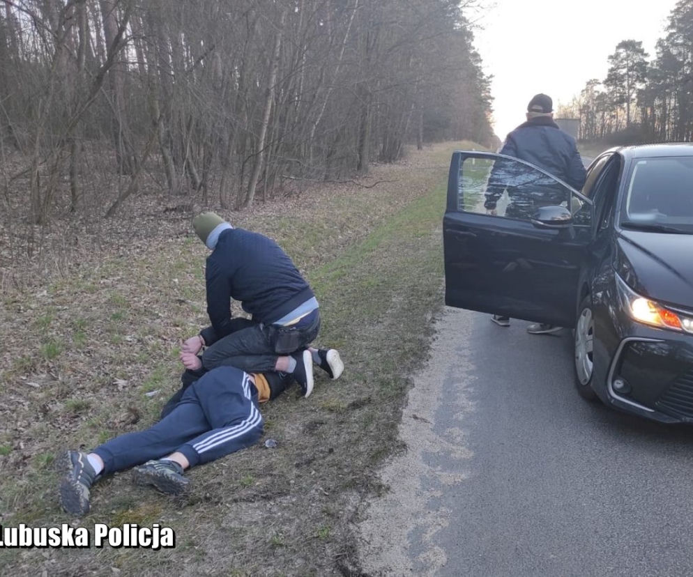 Świebodzin. Zajechali mu drogę, a on ruszył na nich z bagnetem! Miał kilka kilogramów narkotyków [WIDEO, ZDJĘCIA]