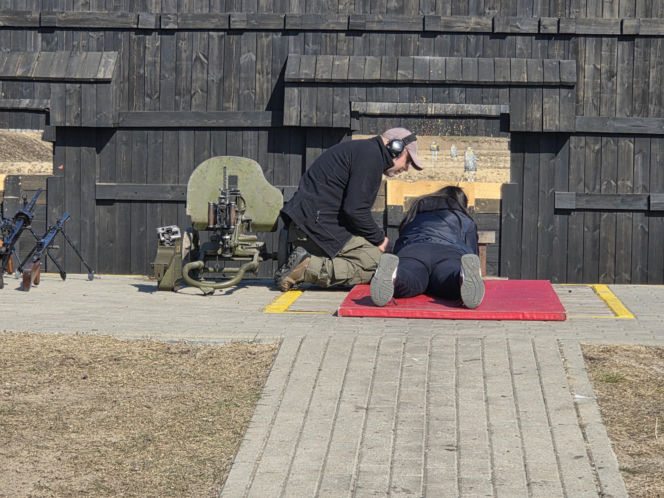 Huk strzałów i tłumy na strzelnicy. Piknik Strzelecki przyciągnął mieszkańców