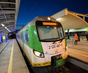 Młody mężczyzna wtargnął na tory, 21-latek nie żyje. Pociągi opóźnione nawet godzinę