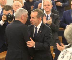 Zmiany w życiu marszałka Senatu Tomasza Grodzkiego. Przesiądzie się z Jaguara do BMW
