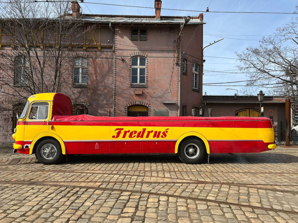 Zbliża się Gitarowy Rekord Świata! Do wydarzenia dołącza zabytkowy kabriolet i... Muzeum Pana Tadeusza!
