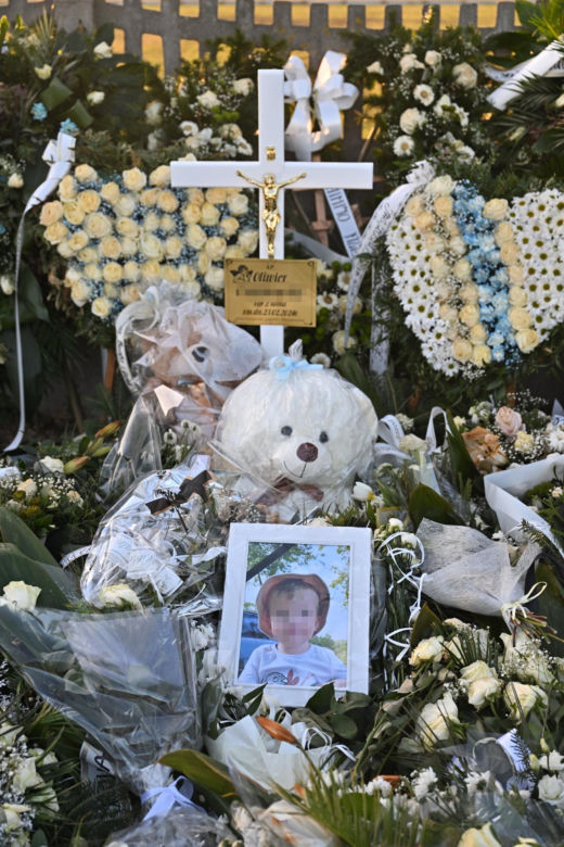 Oliwierek powiększył grono aniołków. Jego grób przykryła kołderka z białych róż