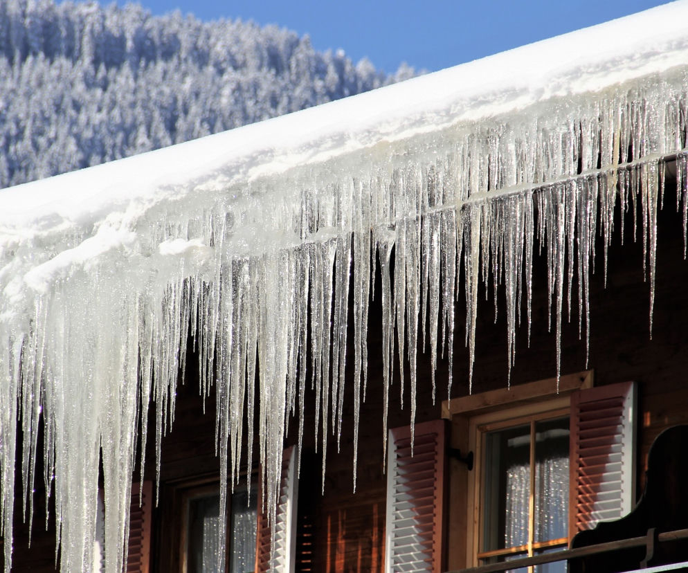 Temperatura w Małopolsce poniżej -20 st. Celsjusza. Tylicz rekordzistą zimna. IMGW ostrzega przed mrozami