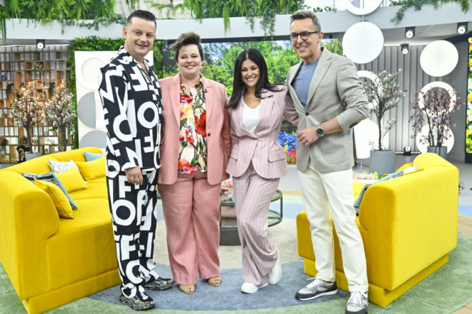 Garnitur Kasi Cichopek idealnie sprawdzi się na Komunię. Ten kolor idealnie wpisuje się w wiosenne trendy