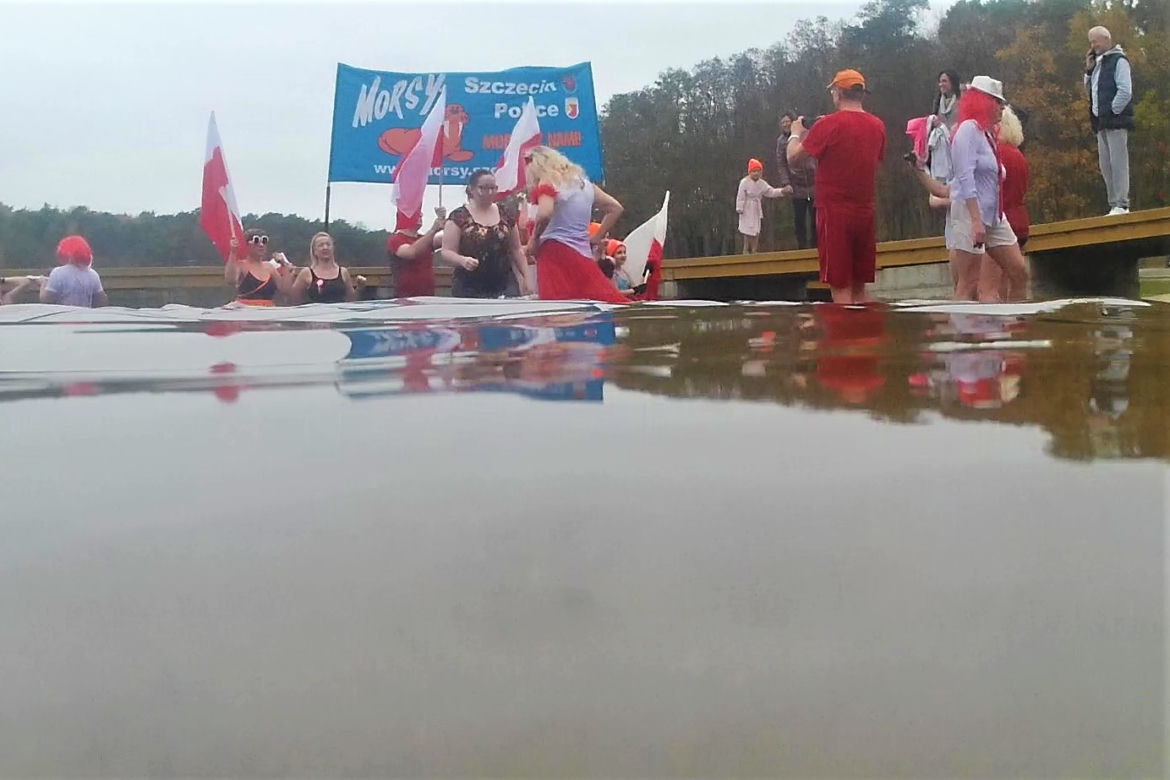 Szczecińskie morsy uczciły Święto Niepodległości
