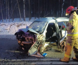 Śmiertelny wypadek na DK74. Jedna osoba nie żyje, druga w szpitalu