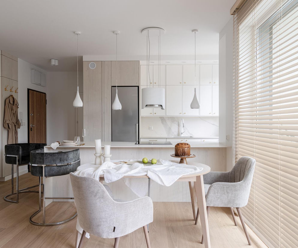 To mieszkanie urządzono dla dwóch dorosłych par. Cel? Maksimum prywatnościu!