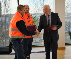 Pracownicy MPO Kraków uratowali dziecko z płonącego budynku