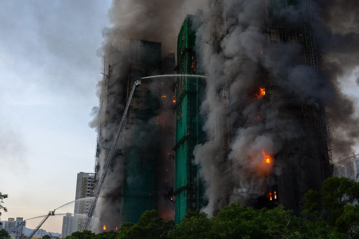 Hongkong/ Co najmniej cztery osoby zginęły w pożarze remontowanych wysokościowców