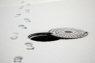 Trzylatka w Lublinie zniknęła pod śniegiem. Jak ją uratowano?