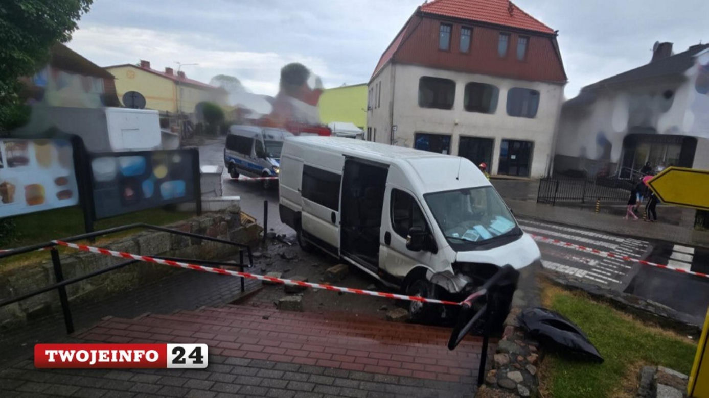 Bus wjechał w pieszych na chodniku w Sarbinowie. Za kierownicą pijany 28-latek
