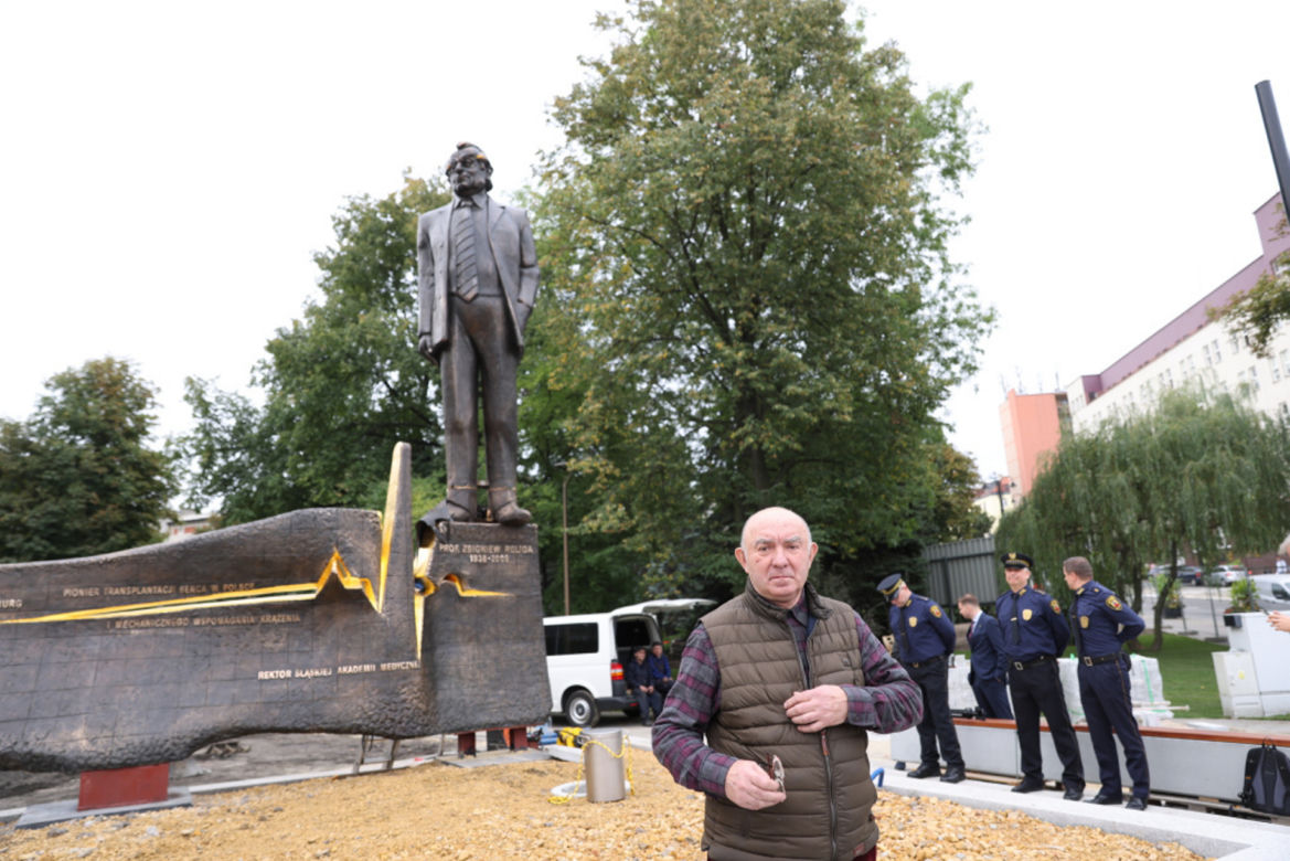 Pomnik prof. Zbigniewa Religi