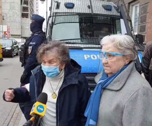 Powstańcy warszawscy na strajku kobiet 
