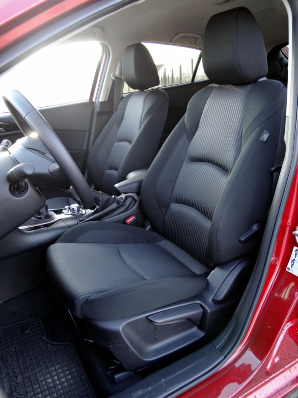 nowa Mazda 3