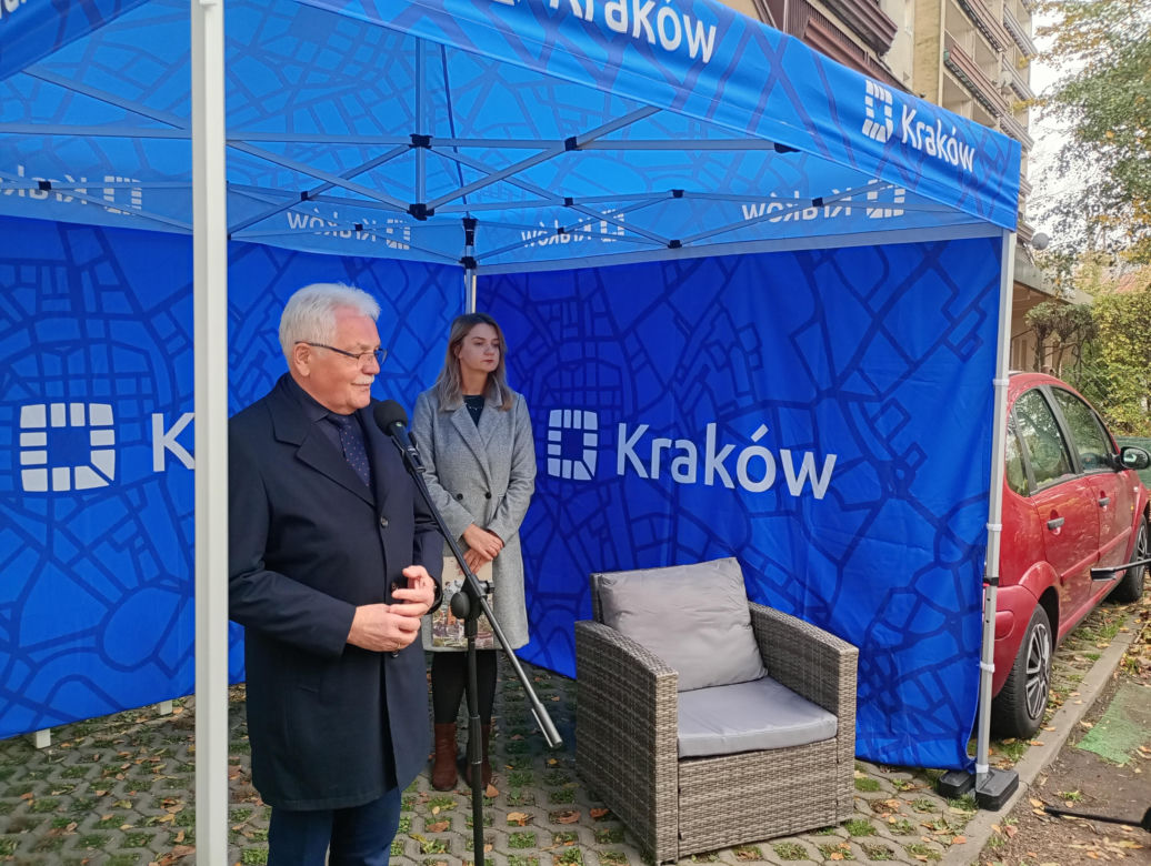 Nowy mural w Krakowie na cześć Andrzeja Wajdy. Żona reżysera nie kryje zachwytu