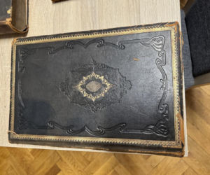 Warszawa: Policja odzyskuje skradzione żydowskie księgi. Znamy kulisy sprawy