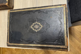 Warszawa: Policja odzyskuje skradzione żydowskie księgi. Znamy kulisy sprawy