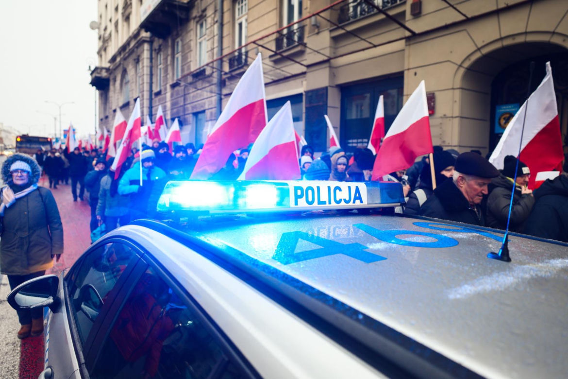 Tłumy rozpoczęły protest pod Sejmem! Uczestnicy solidarni z Mariuszem Kamińskim i Maciejem Wąsikiem