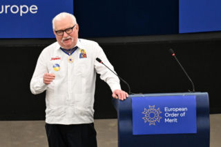 Lech Wałęsa i Jerzy Buzek z historycznym odznaczeniem. To pierwszy taki order w UE