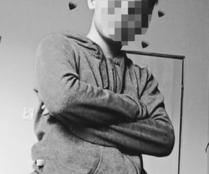 Metalową rurką skatował syna, zabił jego kolegę