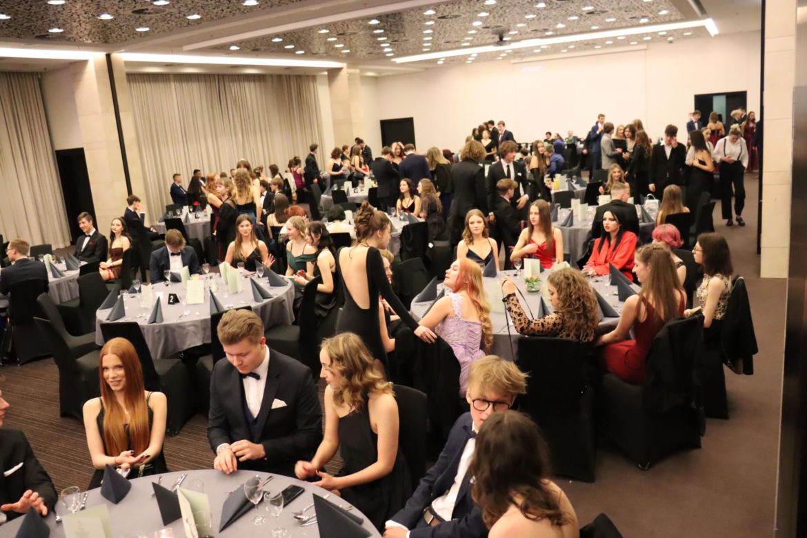Studniówka uczniów z V LO im. Klaudyny Potockiej w Poznaniu