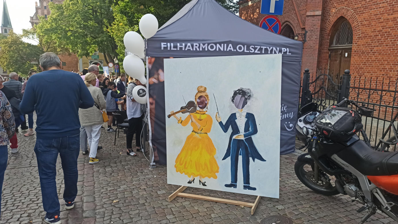 Tłumy na Starym Mieście w Olsztynie. Mieszkańcy świętowali 25-lecie samorządu Warmii i Mazur [ZDJĘCIA]
