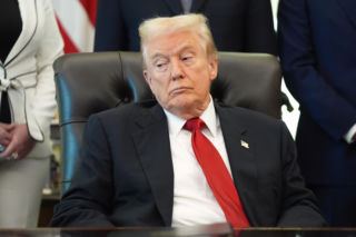 Trump przysnął na oficjalnym spotkaniu! Jest stary i coraz bardziej to widać