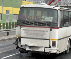 Zderzenie busa z autobusem dzisiaj rano. Nie żyje kobieta