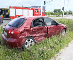  Kilkumiesięczne dziecko wyleciało przez okno samochodu. Przerażający wypadek na Bemowie