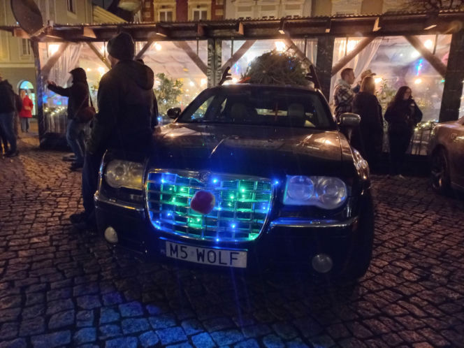 Świąteczny Zlot Amerykańskich Samochodów na Rynku w Lesznie