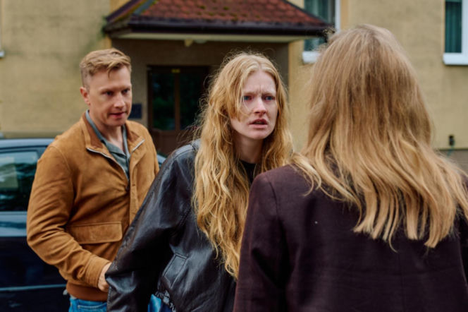 Na Wspólnej odc. 4289. Wiola (Tamara Arciuch), Igor (Jakub Wesołowski), Anastazja (Alicja Matusiak)