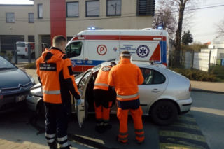 Przez atak epilepsji doprowadził do czołówki! Funkcjonariusze policji szybko opanowali sytuację